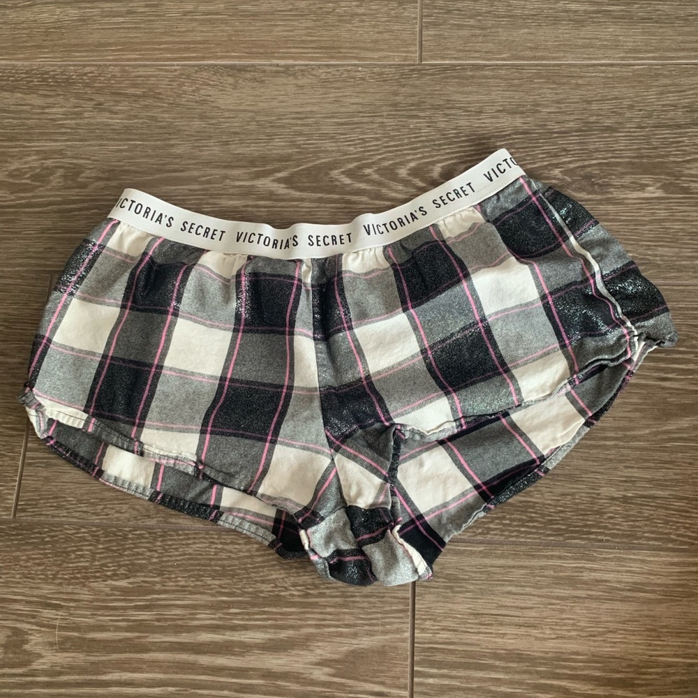 Victoria’s Secret plaid boxer pajama shorts Small